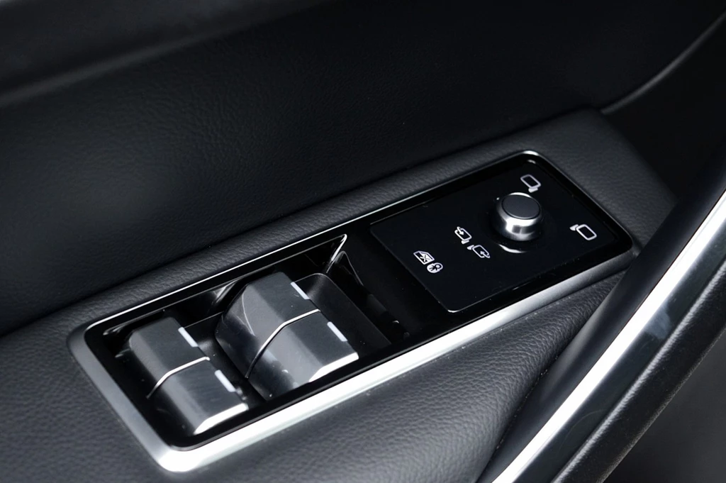 Jaguar F-PACE – foto 36