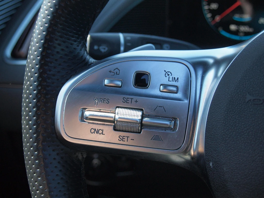Mercedes-Benz EQC – foto 18