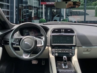 Jaguar F-PACE – thumbnail 16