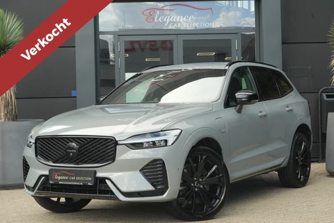 Volvo XC60 2.0 T8 Plug-in hybrid AWD Ultra Black Edition | Luchtvering | Pano | Bowers&Wilkens | Volvo XC60 2.0 T8 Plug-in Hybrid AWD Black Edition met 2.0 viercilinder plug-in hybride aandrijflijn en 455 PK, voorzien van elektrisch panoramadak, luchtvering en head up display