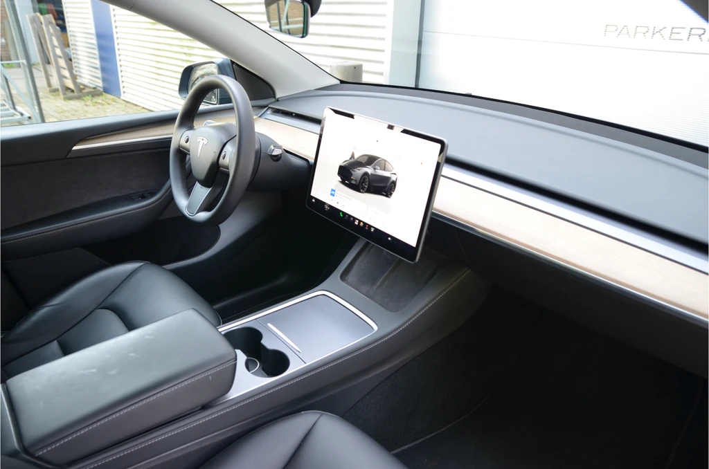 Tesla Model Y – foto 11