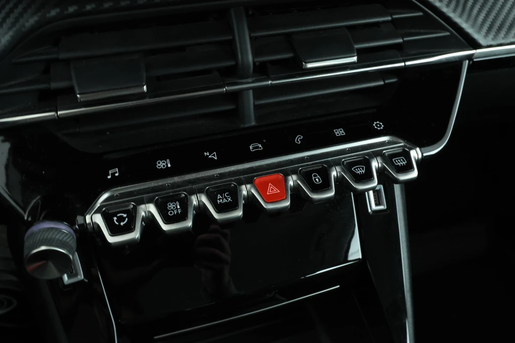 Peugeot 208 – foto 24