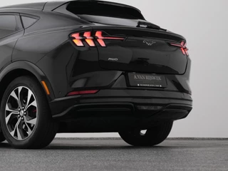 Ford Mustang Mach-E – thumbnail 5