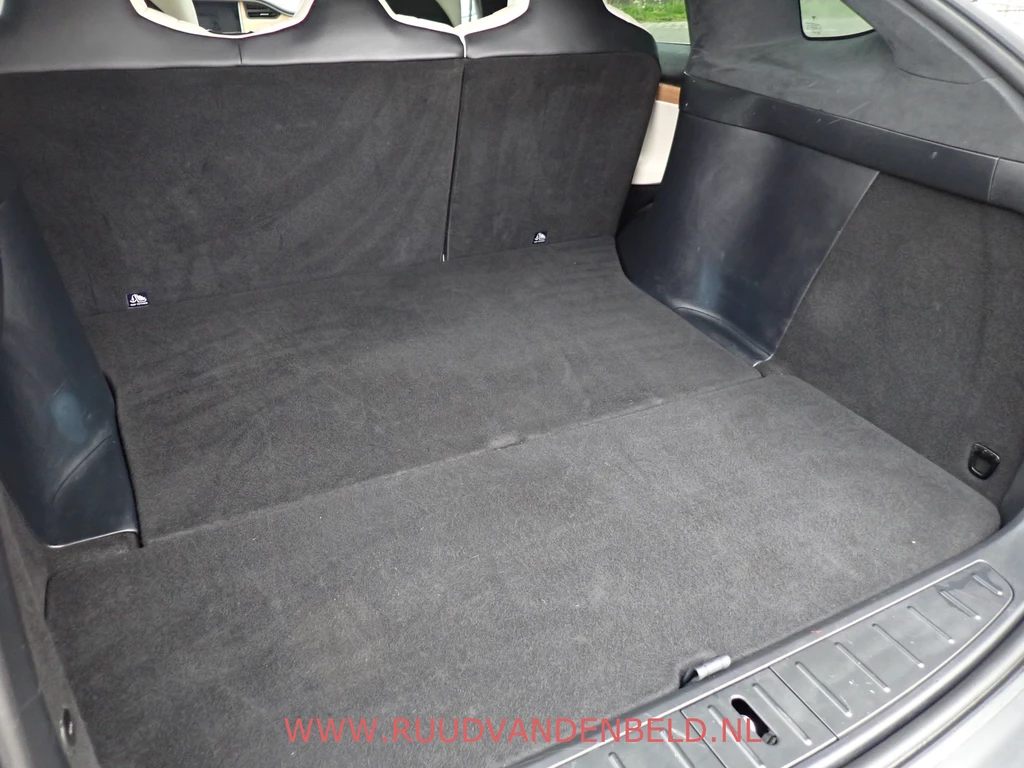 Tesla Model X – foto 35
