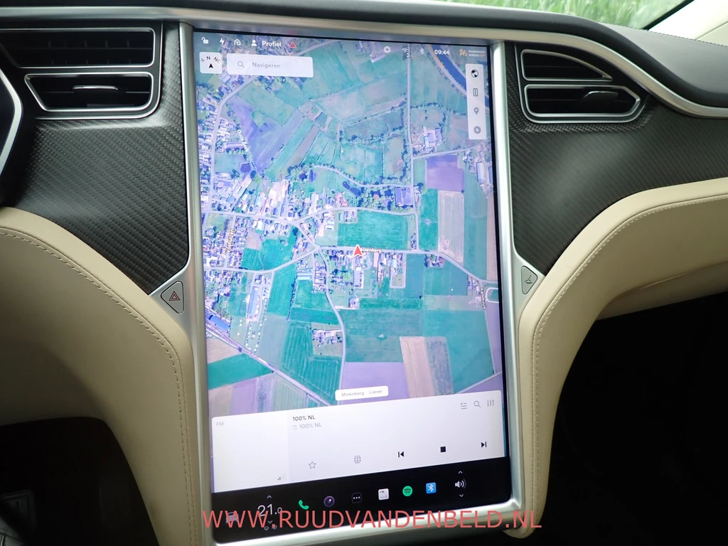 Tesla Model X – foto 18