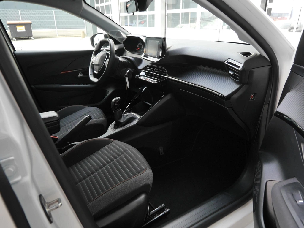 Peugeot 208 – foto 10