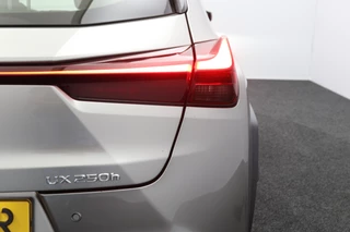 Lexus UX – thumbnail 17