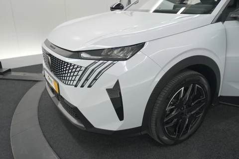 Peugeot 5008 Hybrid 136 e-DCS6 Allure | 7 Zitplaatsen | Camera | Stoelverwarming | Panoramic Navigation pack