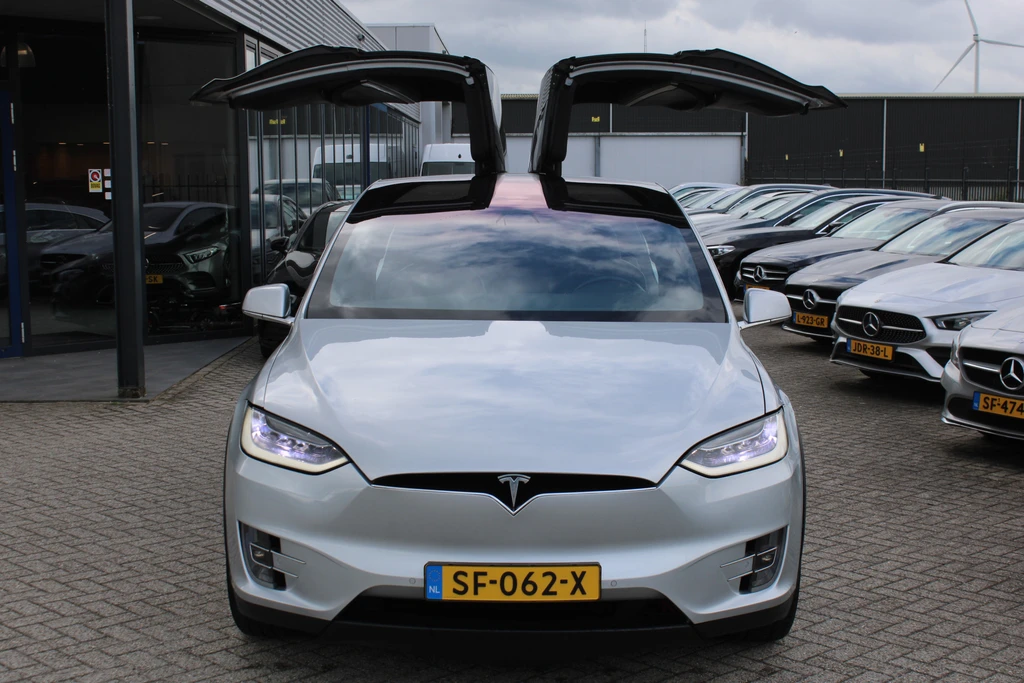 Tesla Model X – foto 12