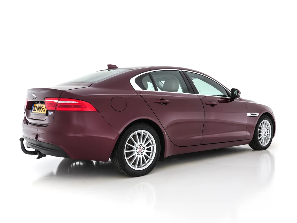 Jaguar XE – foto 4