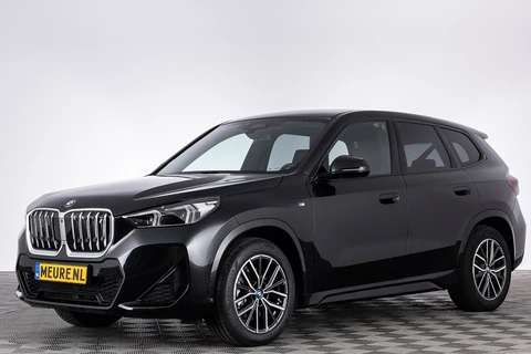 BMW iX1 xDrive30 67 kWh M-Sport | Half LEDER | harman/kardon | NAVI | CAMERA | SOH 100%