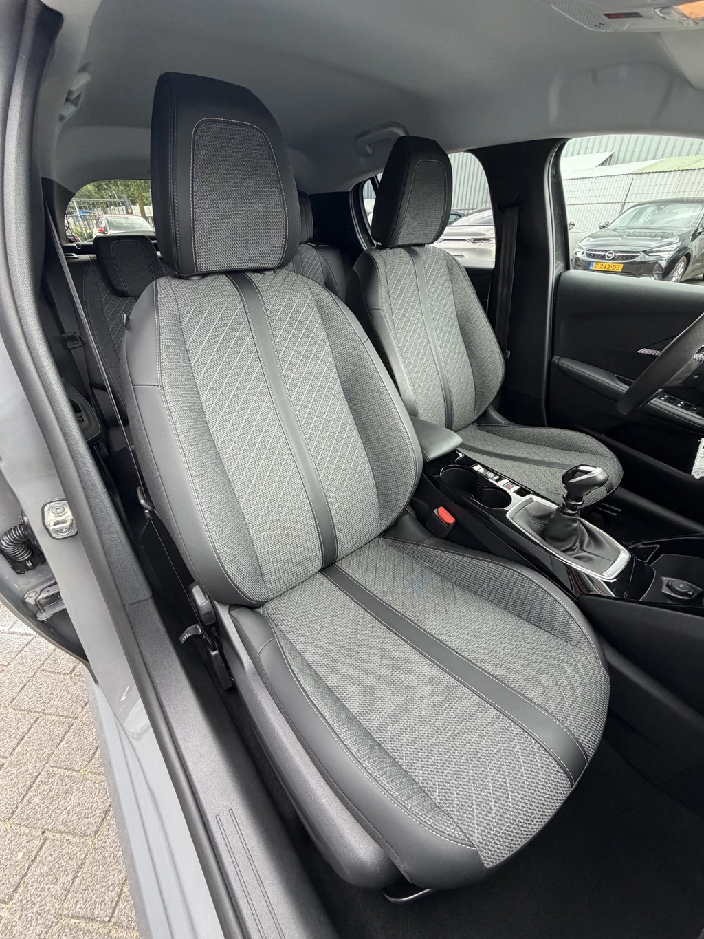 Peugeot 208 – foto 12