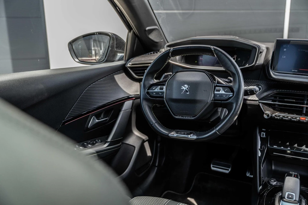 Peugeot 208 – foto 12