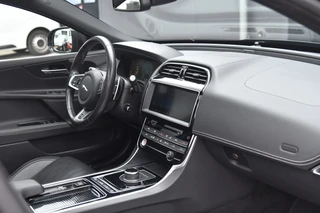 Jaguar XE – thumbnail 19