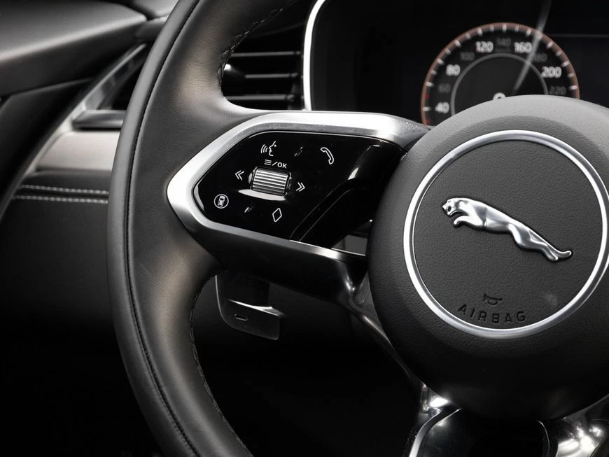 Jaguar F-PACE – foto 15