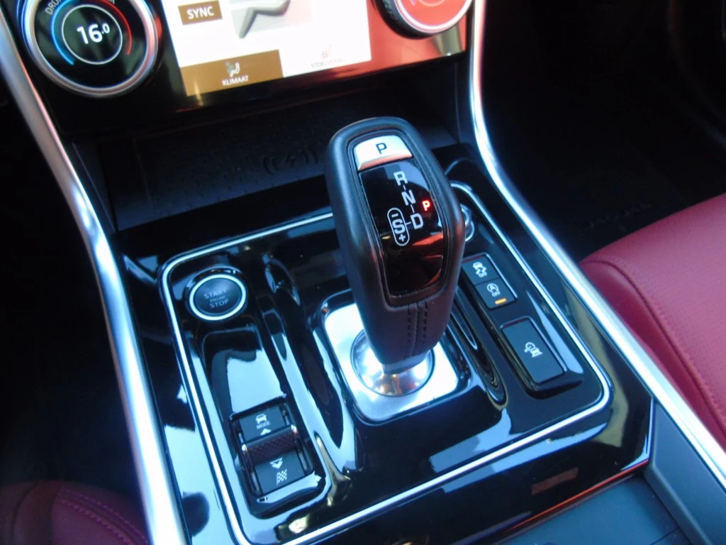 Jaguar XE – foto 29