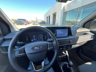 Ford Transit Courier – thumbnail 26