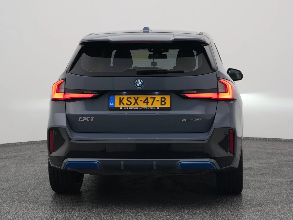 BMW iX1 – foto 8