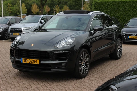 Porsche Macan 2.0 / Panoramadak / Camera / Luchtvering / Sportchrono / Bose / 21'' / Leder / Navigatie / Comfortstoelen / DAB / Stoelverwarming / Cruise Control