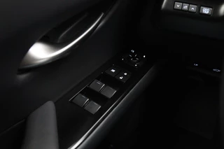 Lexus UX – thumbnail 16
