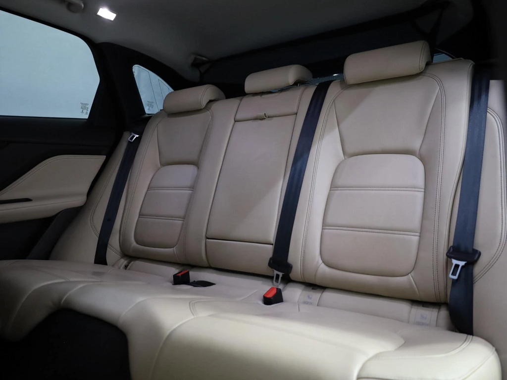 Jaguar F-PACE – foto 12