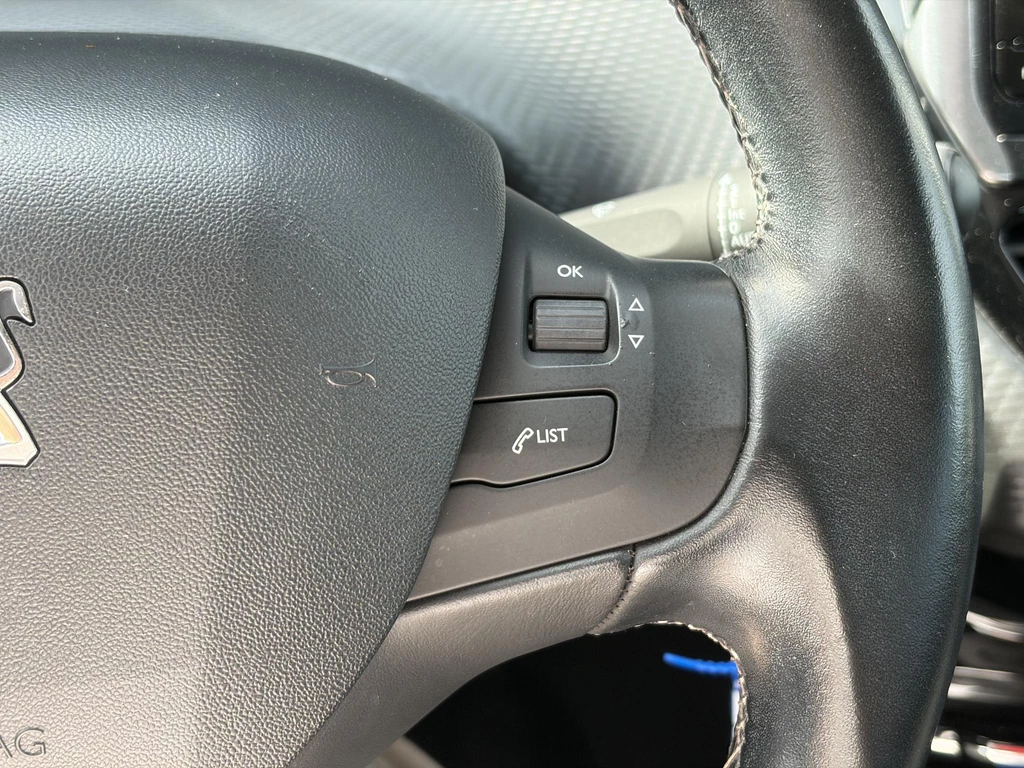 Peugeot 208 – foto 24