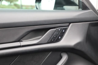 Porsche Taycan – thumbnail 10
