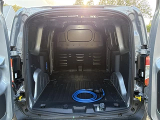 Ford E-Transit Courier – thumbnail 10