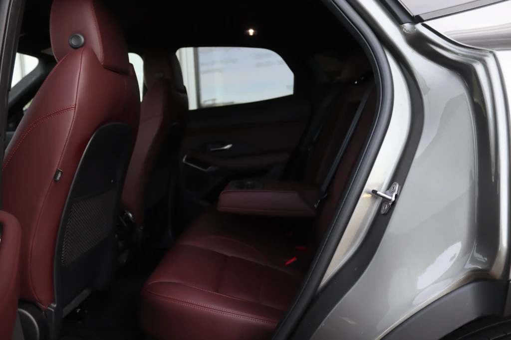 Jaguar E-PACE – foto 14