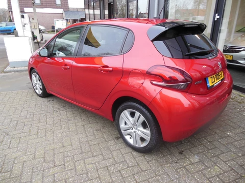 Peugeot 208 1.2 PureTech Signature Staat in DE KRIM
