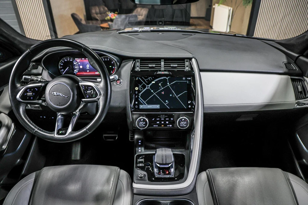 Jaguar E-PACE – foto 28