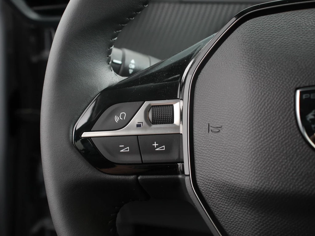 Peugeot e-208 – foto 18