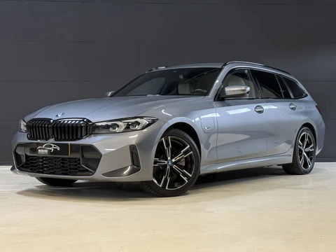 BMW 3 Serie Touring 330e | M-Sport | Facelift | Lederen sportstoelen | Harman/Kardon | Sfeerverlichting | Full LED