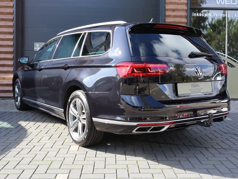 Volkswagen Passat Variant 1.5 TSI R-Line Business + NL-auto NAP LEER TREKHAAK I 1ste eig. I 2X R-line I Keyless I  I 17" I Virtual I Camera I Leer I Trekhaak I Winterpakket I
