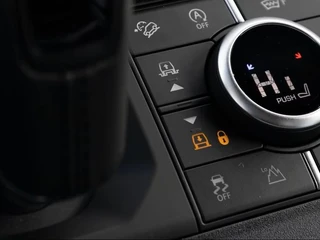 Land Rover Defender – thumbnail 15