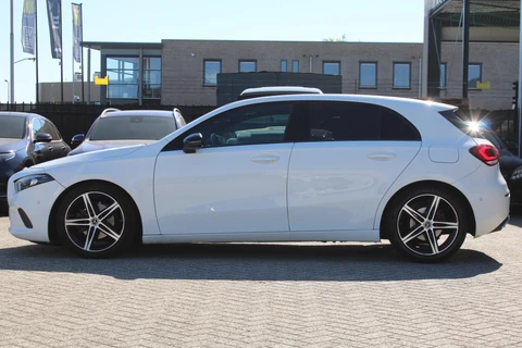 Mercedes-Benz A-Klasse 180d AUT7 Launch Edition Premium Night LEDER WIDESCREEN CAMERA NAVI 18''