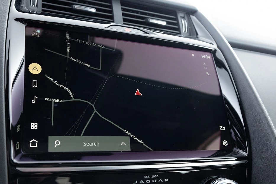 Jaguar E-PACE – foto 32