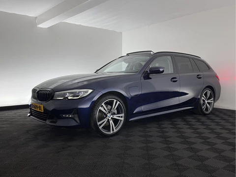 BMW 3 Serie Touring 320e Business Edition Plus (Plug-in) (INCL-BTW) Aut. *PANO | LASER-LED | LEATHER | HEATED-SPORTSEATS | HIFI-SOUND | KEYLESS | DIGI-COCKPIT | NAVI-FULLMAP | DAB | AMBIENTLIGHT | PRIVACY-GLASS | ECC | PDC | CRUISE | TOWBAR | 19''A