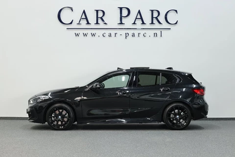 BMW 1-serie 120i M-SPORT 178+PK LED+XENON/HUD/VIRTUAL/SFEER/PANORAMADAK/HALF LEDER+S.VERWARMING/LMV/CRUISE/ECC/12 MDN GARANTIE!