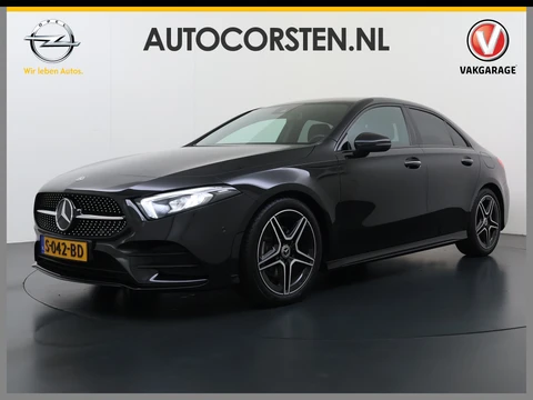 Mercedes-Benz A-Klasse Sedan 180 Automaat AMG Line Night Premium Stoelverwarming Camera Apple Carplay Android Auto Navi Ecc Keyless-go Pdc Cruise Control Regensensor Privacy Glas Led-High Performance Isofix Bluetooth DAB 1e Eigenaar Origineel Nederlandse Auto