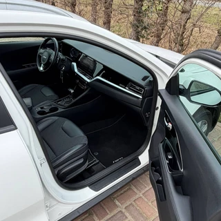 Kia Niro – thumbnail 19