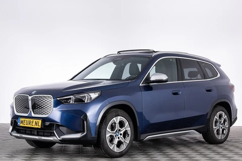 BMW iX1 xDrive30 67 kWh xLine | PANORAMADAK | LEDER | SOH 99% |