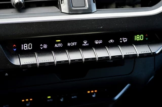 Lexus UX – thumbnail 18