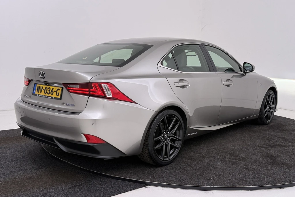Lexus IS – foto 9