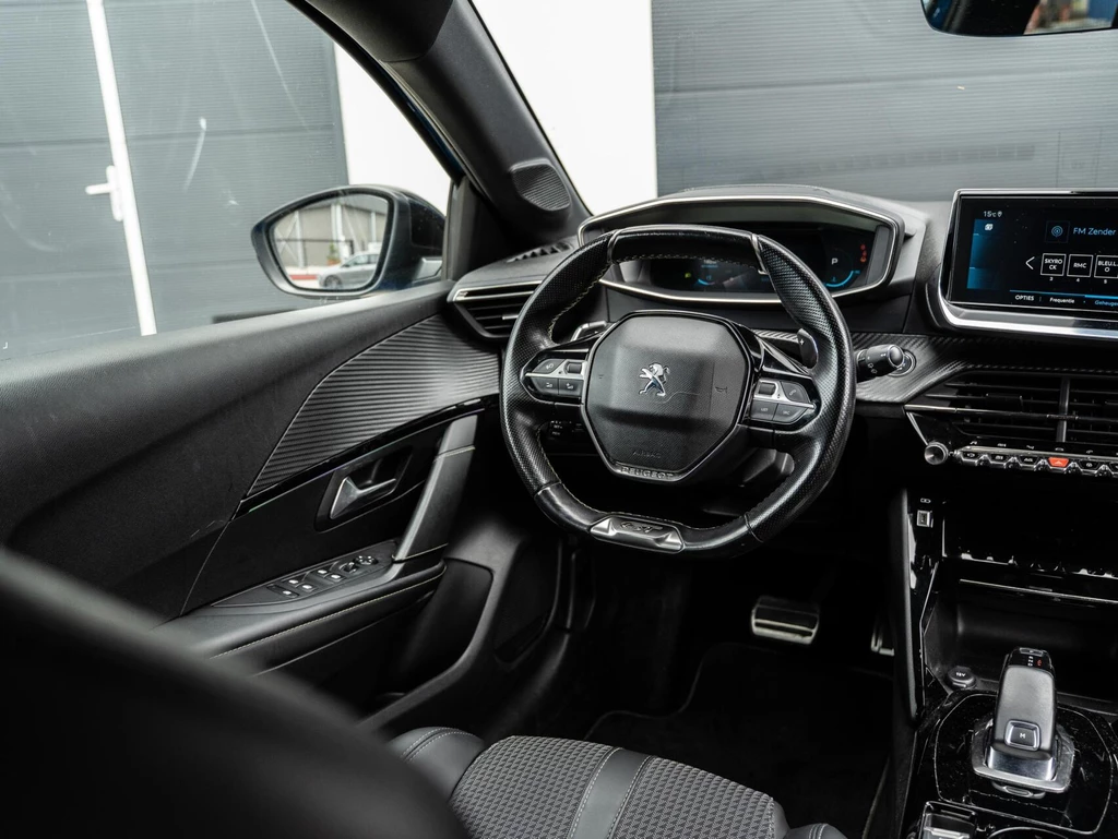 Peugeot 208 – foto 12