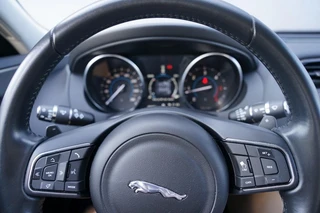 Jaguar XE – thumbnail 16