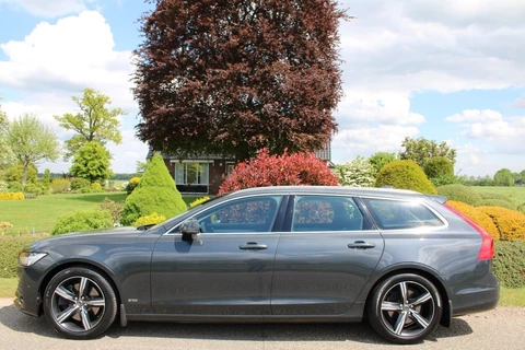 Volvo V90 2.0 T5 Momentum 254 pk ECC/Cruise/Navi/Stoelverwarming/PDC/Bluetooth