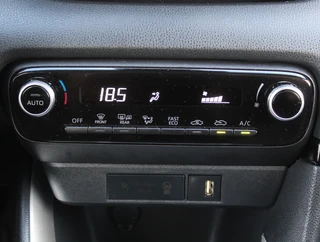 Toyota Yaris – thumbnail 18