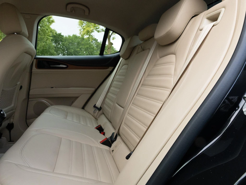 Alfa Romeo Stelvio – foto 12
