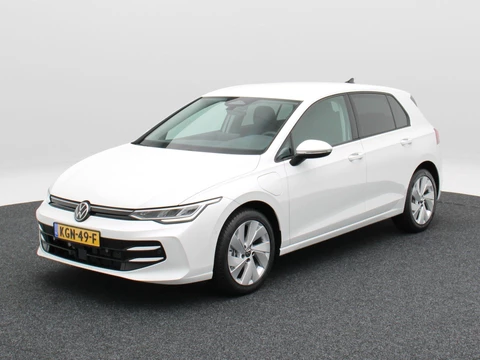Volkswagen Golf 1.5 eHybrid Life Edition | Trekhaak | Camera | Stoel & Stuurverwarming | Adaptieve Cruise Control |